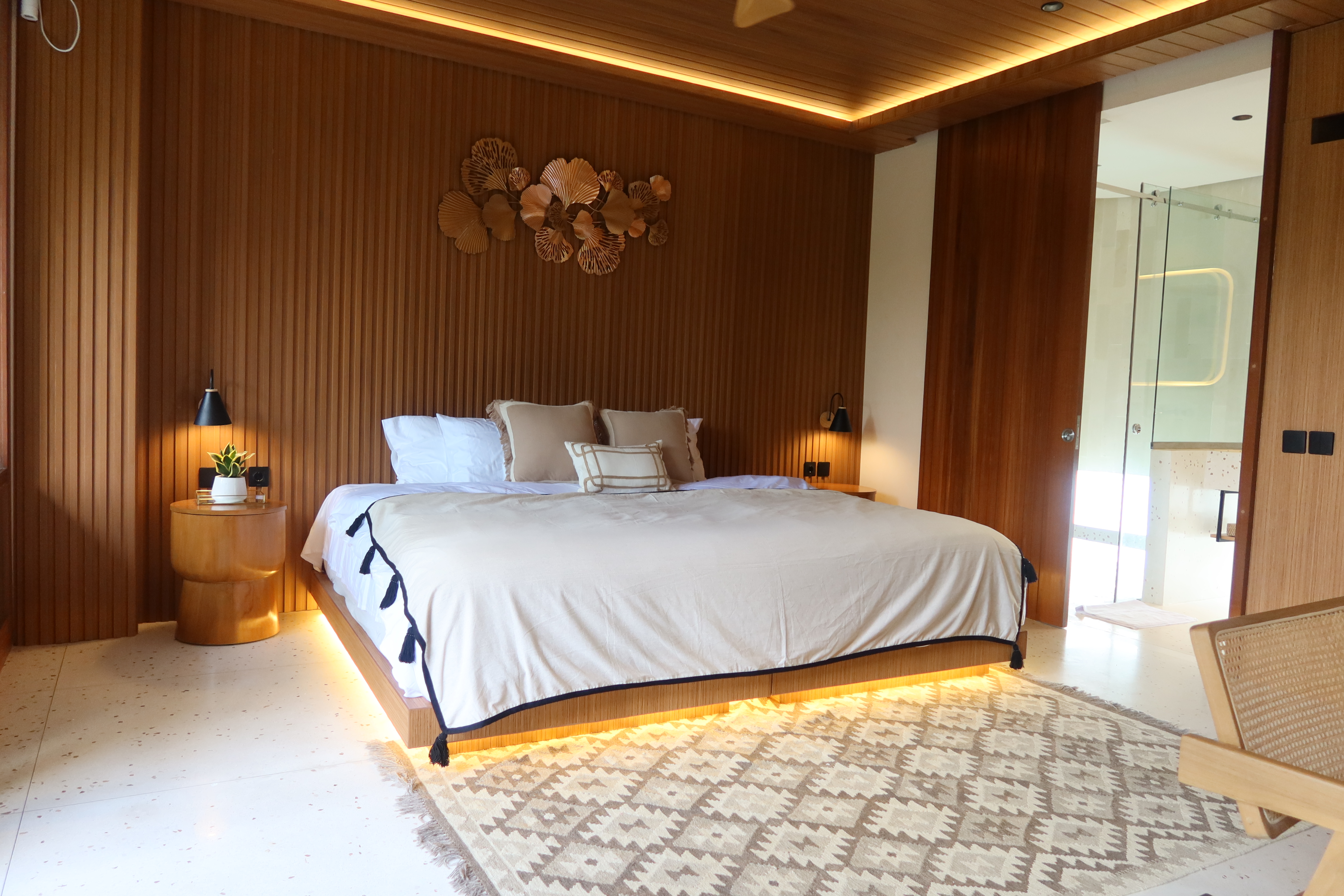 Anahita Deluxe Suite